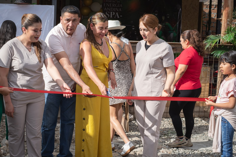 Preparativos para cortar la cinta de inauguración